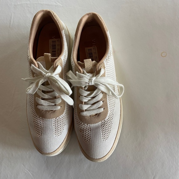 Vionic women’s sneaker - Picture 5 of 6